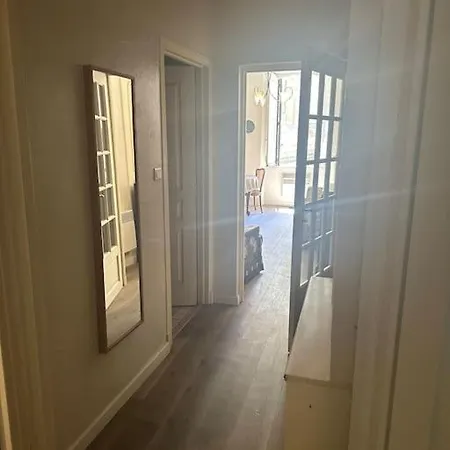 Republic - Right In The Center Of The Old Town *